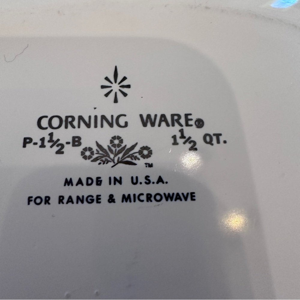 Vintage CorningWare dish 1 1/2 quart casserole dish from the "Blue Cornflower" - Picture 8 of 9